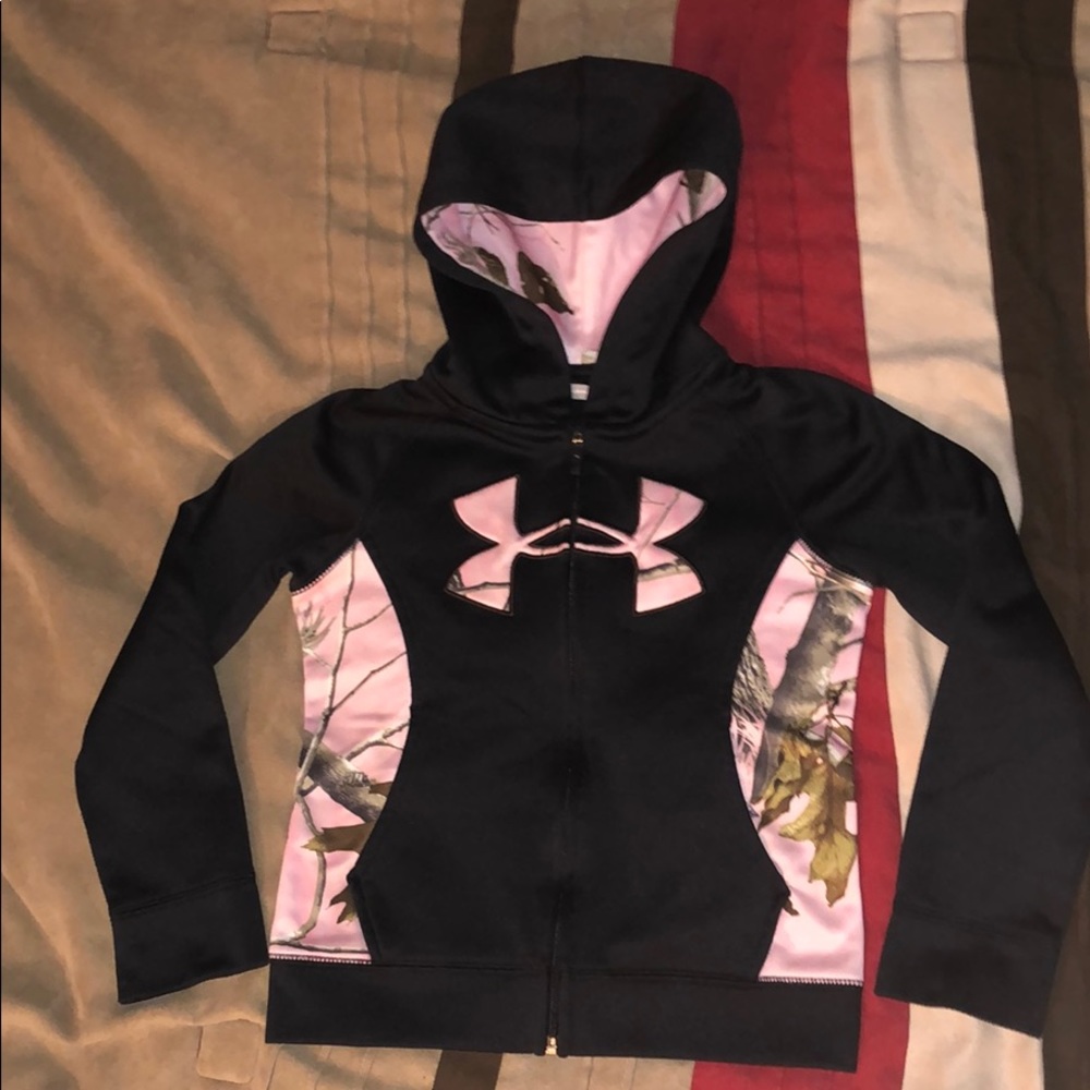 Girls Under Armour black with pink camo